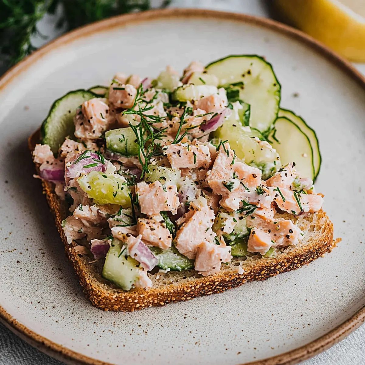 Hüttenkäse Thunfisch Salat - Nahaufnahme der leckeren Textur