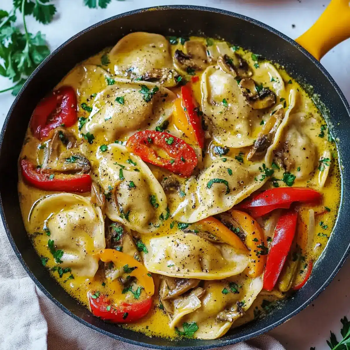 Super einfache Maultaschen Pfanne mit Gemüse für volle Geschmacksexplosion - Zutaten vorbereitet